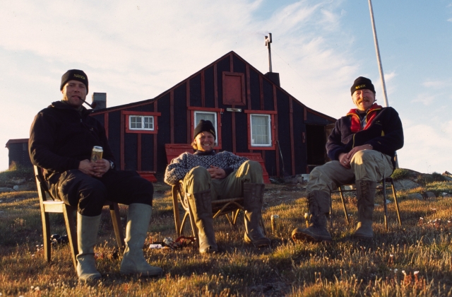 Midnight at Nanok - the Hochstetter station: Erik Jochumsen, Søren Kristensen and Peter, August 2004